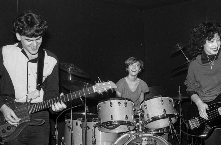 The Girl In The Back A FEMALE DRUMMERS LIFE with BOWIE BLONDIE and the 70S - photo 2