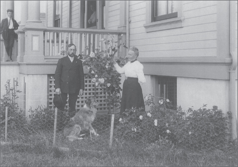 Lightkeeper P N Christiansen and his wife and collie at Mukilteo Lighthouse - photo 2