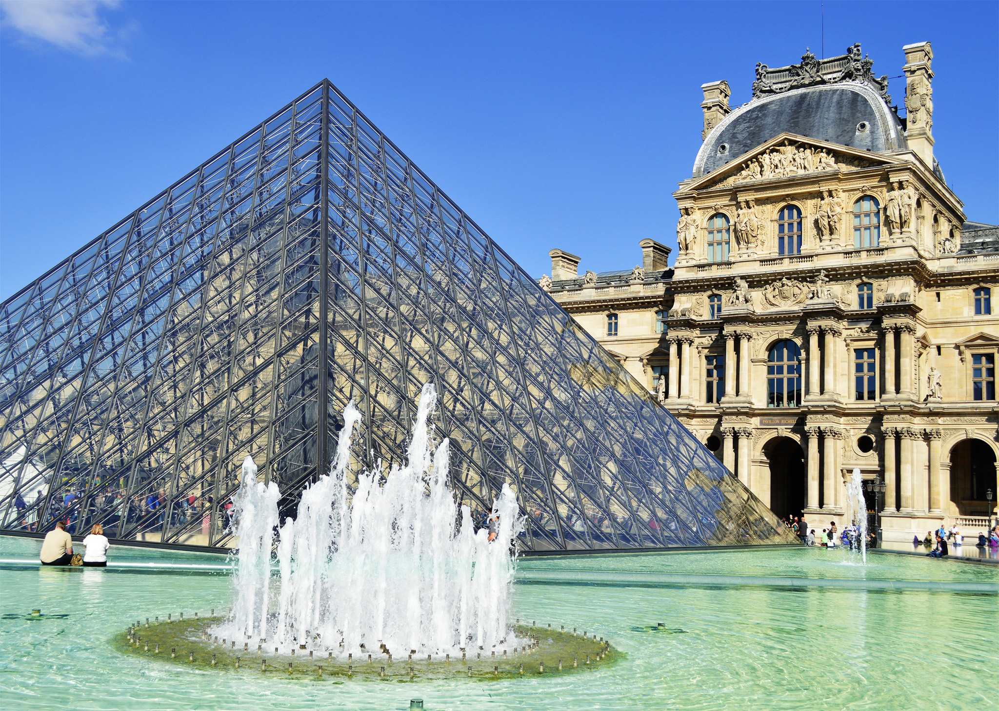 Muse du Louvres modern entrance is I M Peis magnificent glass and steel - photo 5