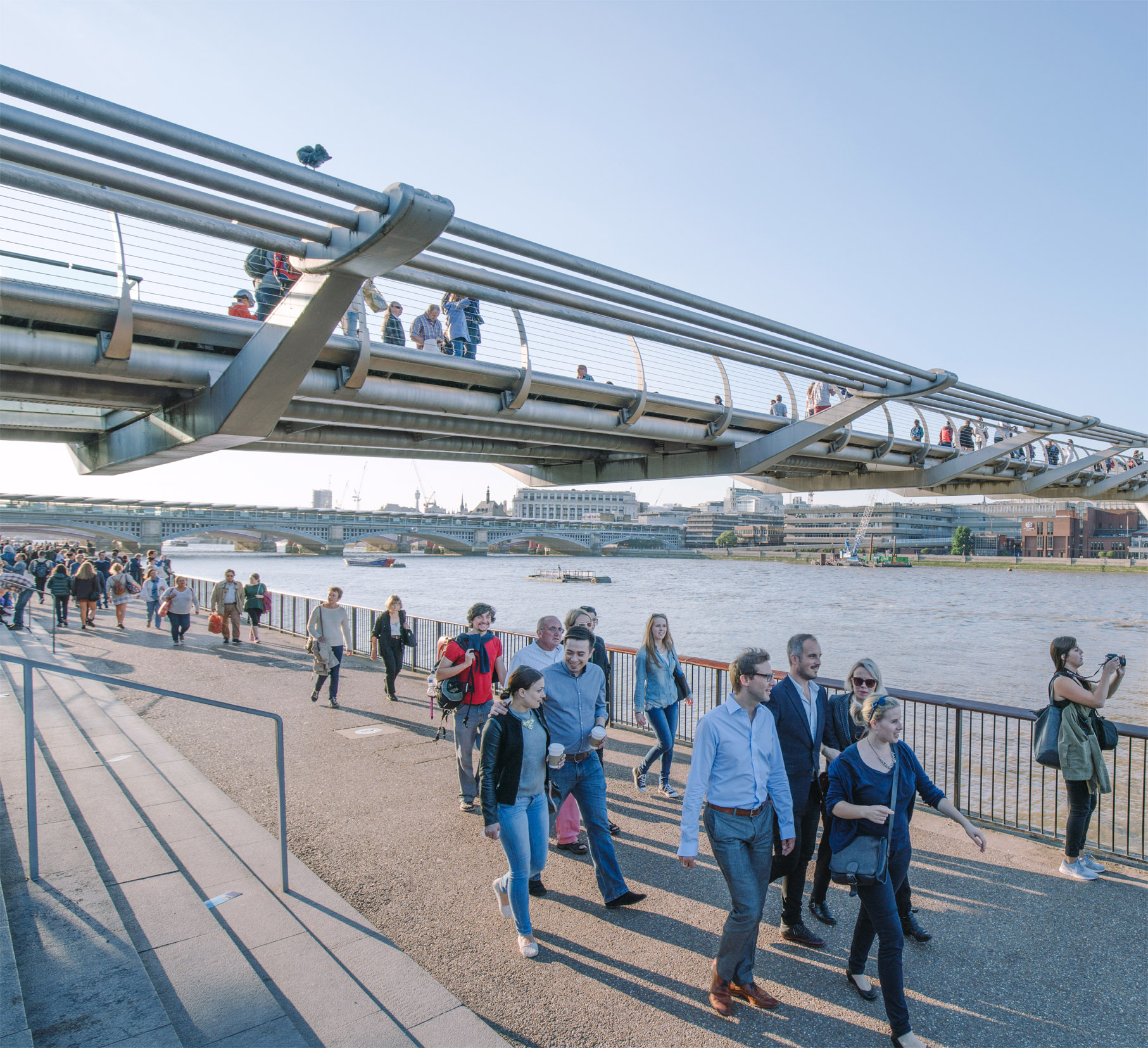 t With 45 km of riverside walkways between Richmond in the west and the Thames - photo 10