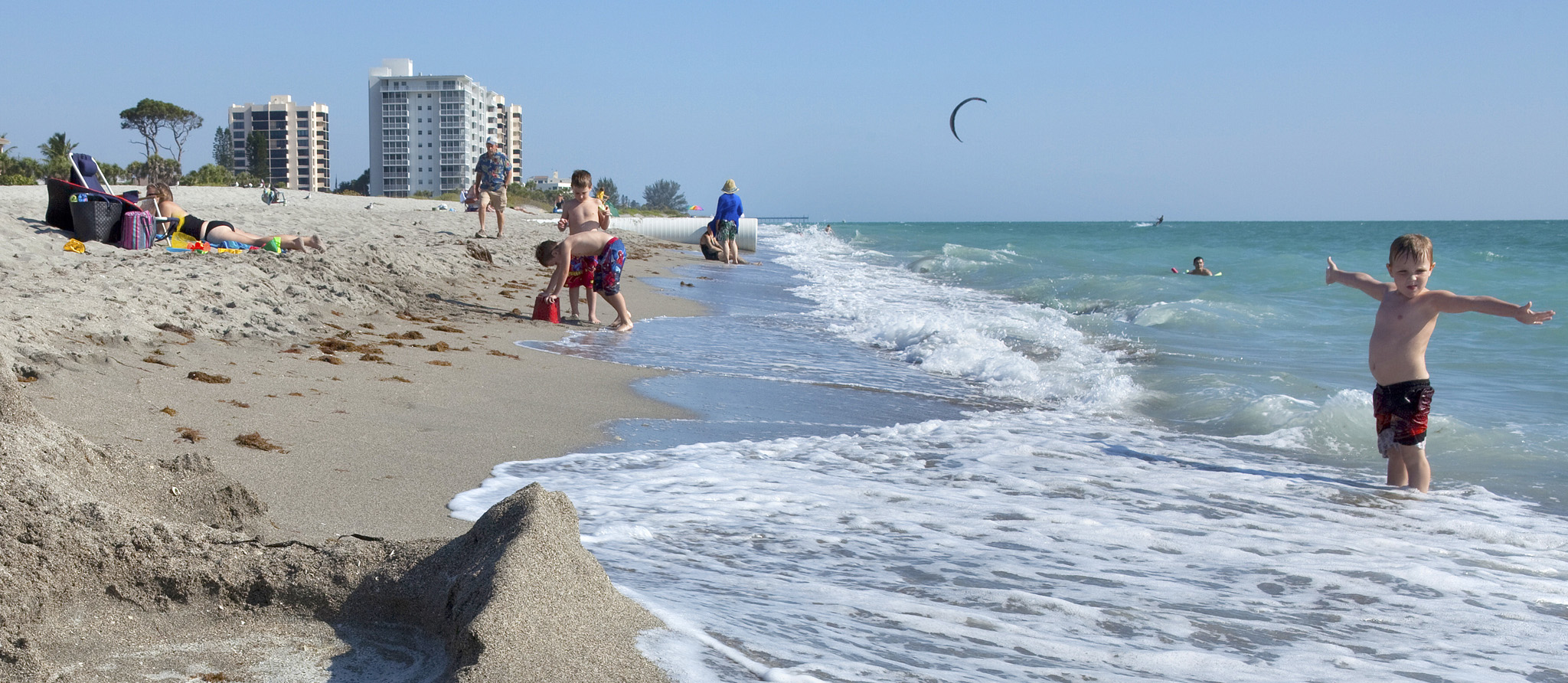 Kids playing on Venice Beach on the Gulf Coast Scream machines Roller - photo 4