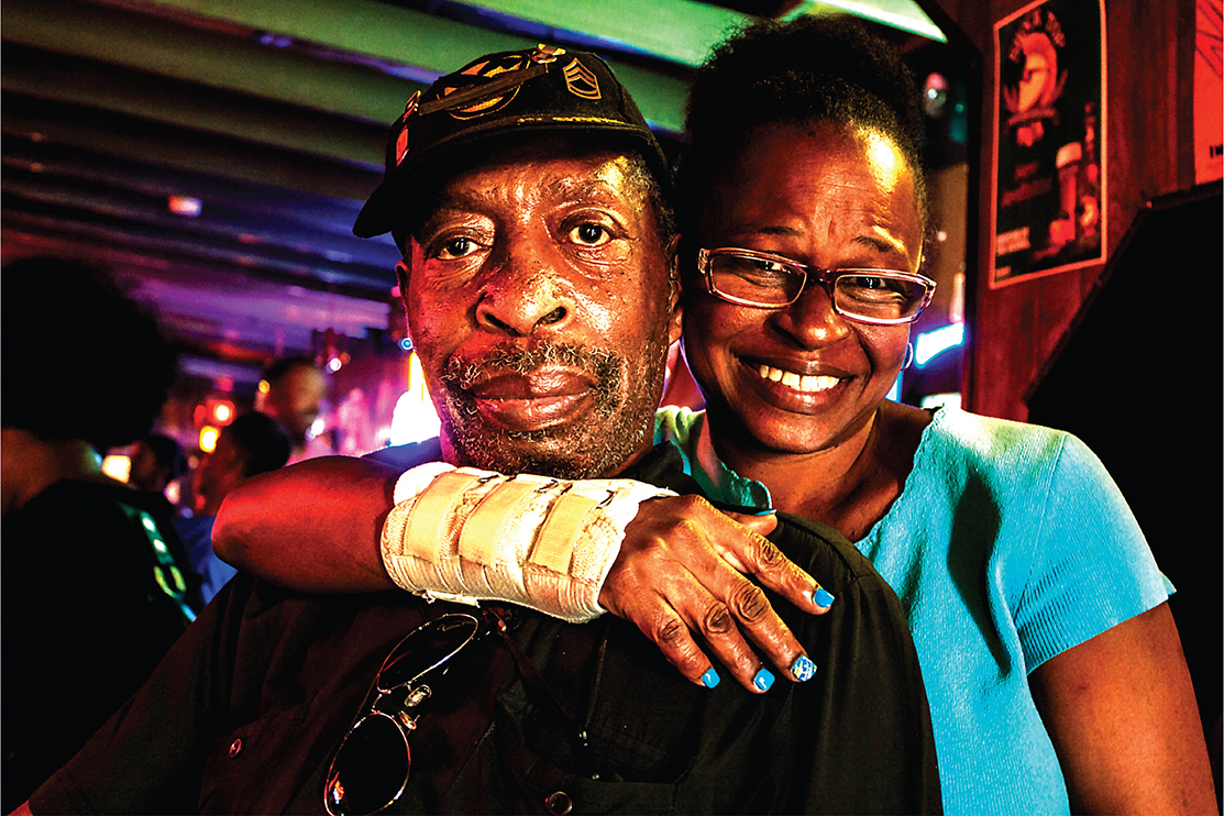 7- Philadelphia PA 2013 Chili Willie and his niece in Broad Street Tavern - photo 8