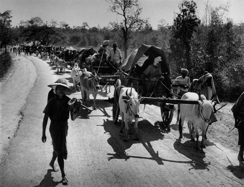 Indians living in Burma evacuate Rangoon in fear of the advancing Japanese army - photo 10