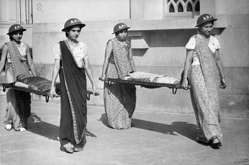 Parsi women training on an air raid precaution course in 1942 in Bombay As - photo 16