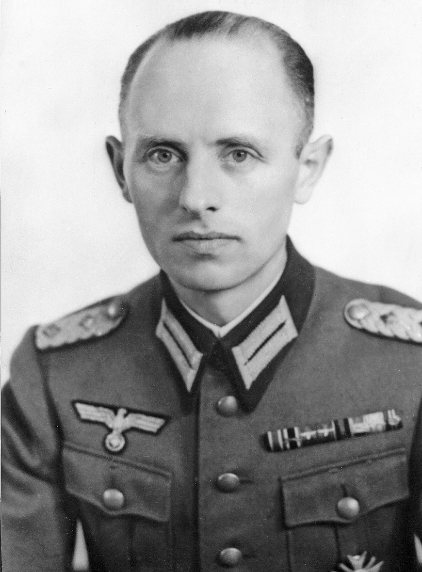 Reinhard Gehlen Hitlers spy chief on the eastern front was among the rats - photo 7