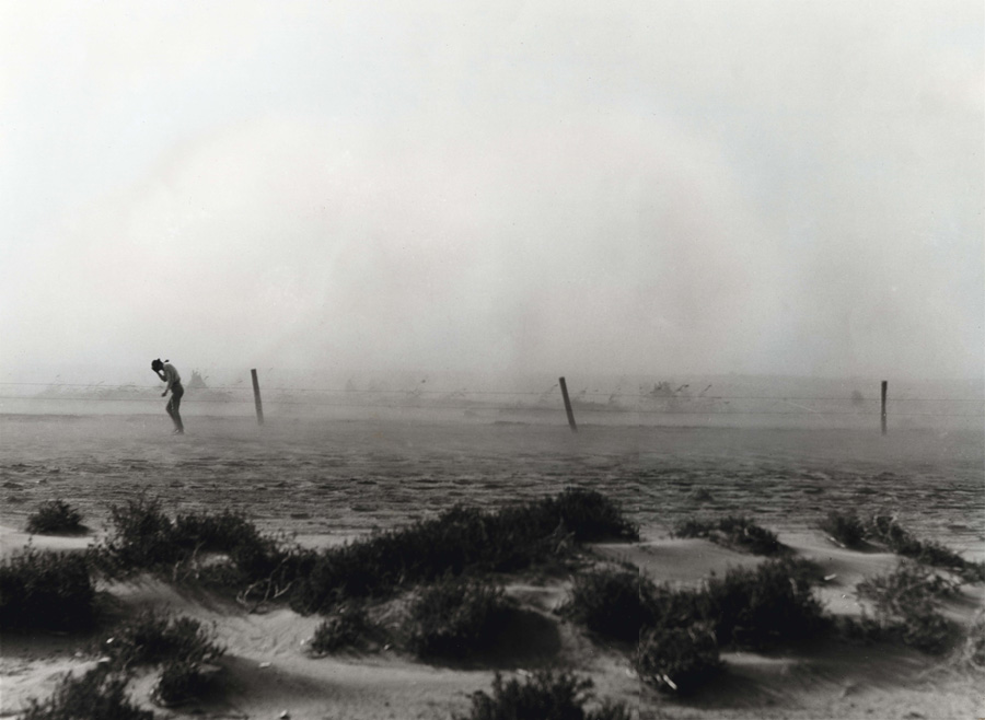 Plate 5 A man struggles against a sandstorm in the Texas Panhandle - photo 5