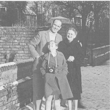 The author with Olga and Fred Oxford 1958 PROLOGUE I used to have a picture - photo 4