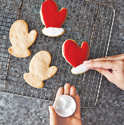 TRIM You can accent Royal Icing with sanding sugar or colored sprinkles before - photo 8