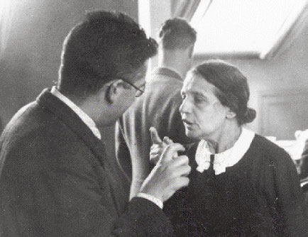 Lise Meitner in animated discussion with the Italian physicist Emilio Segr in - photo 4