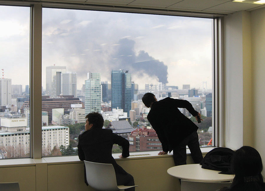 No Ordinary Earthquake Similar scenes are taking place all over Tokyo above - photo 4