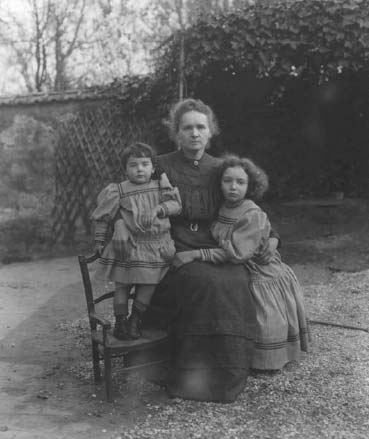 Marie with Eve left and Irne right in the garden at Sceaux in 1908 In any - photo 4