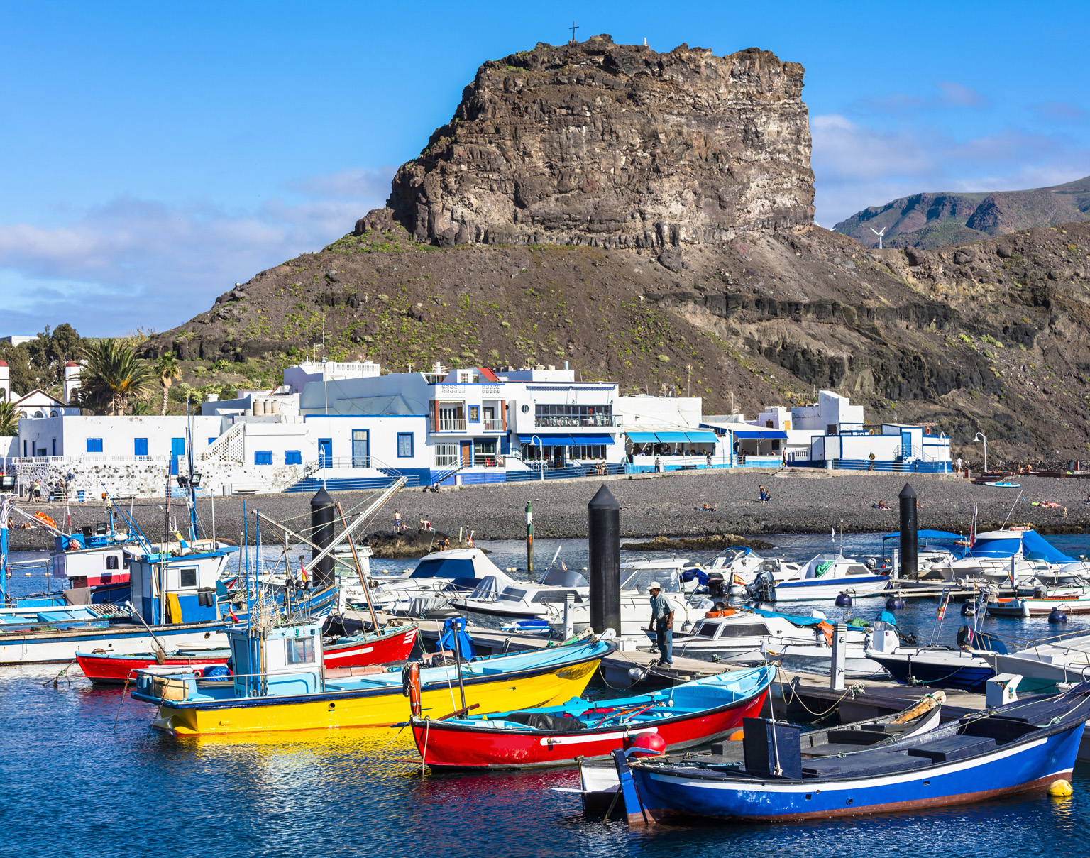 Traditional fishing boats line the harbour at Puerto de las Nieves - photo 6