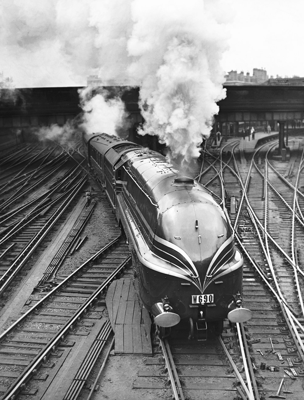 The streamlined Duchess of Gloucester leaves Euston Station for Glasgow in - photo 4