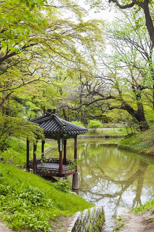 TOPIC PHOTO AGENCYCORBIS Seoul Top Sights Gyeongbokgung Admire the scale - photo 6