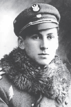 2nd Lt Zdzisaw Niesioowski photographed in 1919 wearing the M1917 Polish Armed - photo 2