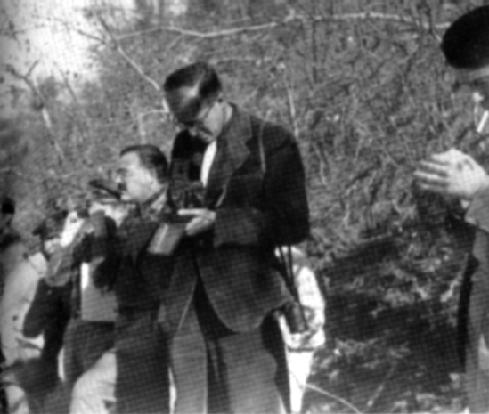 Hemingway close to the front line From right to left journalists Vincent - photo 24