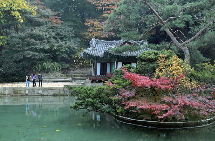 Changdeokgung Palace is renowned for its design which defers to the topography - photo 5