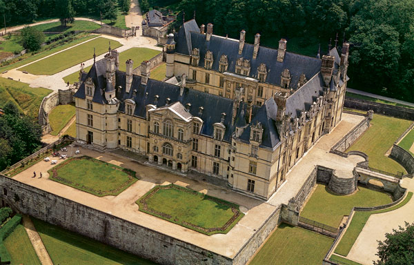 Castle of couen aerial view Notre Dame de Paris sculpture room Muse de - photo 3