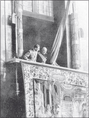 Adolf Hitler and Benito Mussolini appear together at the balcony of the - photo 4