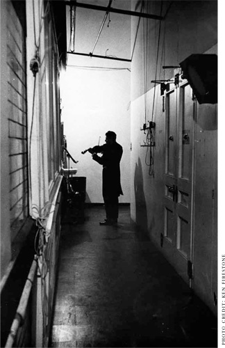 Robert warming up backstage Coolidge Auditorium Library of Congress Yes - photo 6