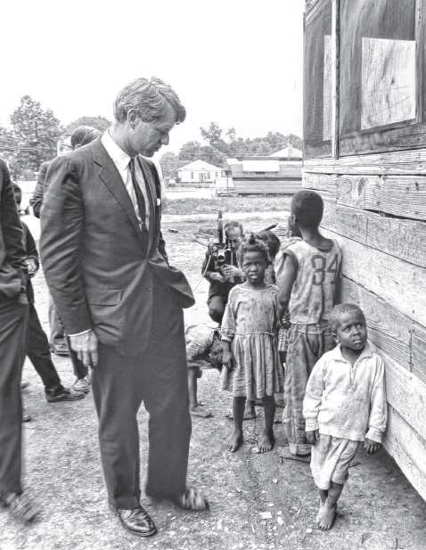 Robert Kennedy in Cleveland Mississippi April 11 1967 Credit Dan Guravich - photo 2