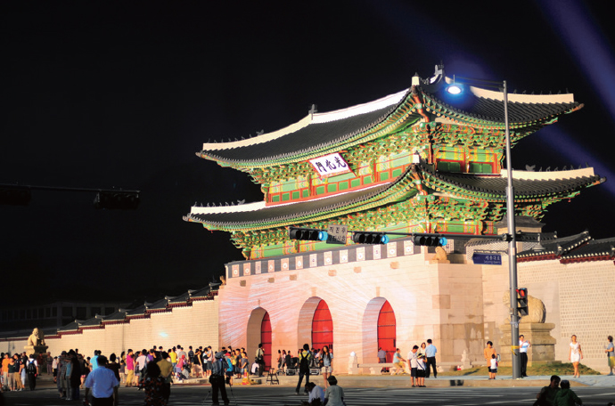 Gwanghwamun Gate the front entrance to Gyeongbokgung Palace and a major Seoul - photo 7