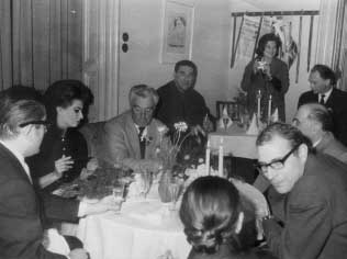 195657 After the death of Brecht leads the directorial team under Helene - photo 2