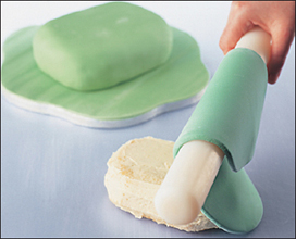 Sugarpaste is an easy smooth cake covering I recommend using - photo 14