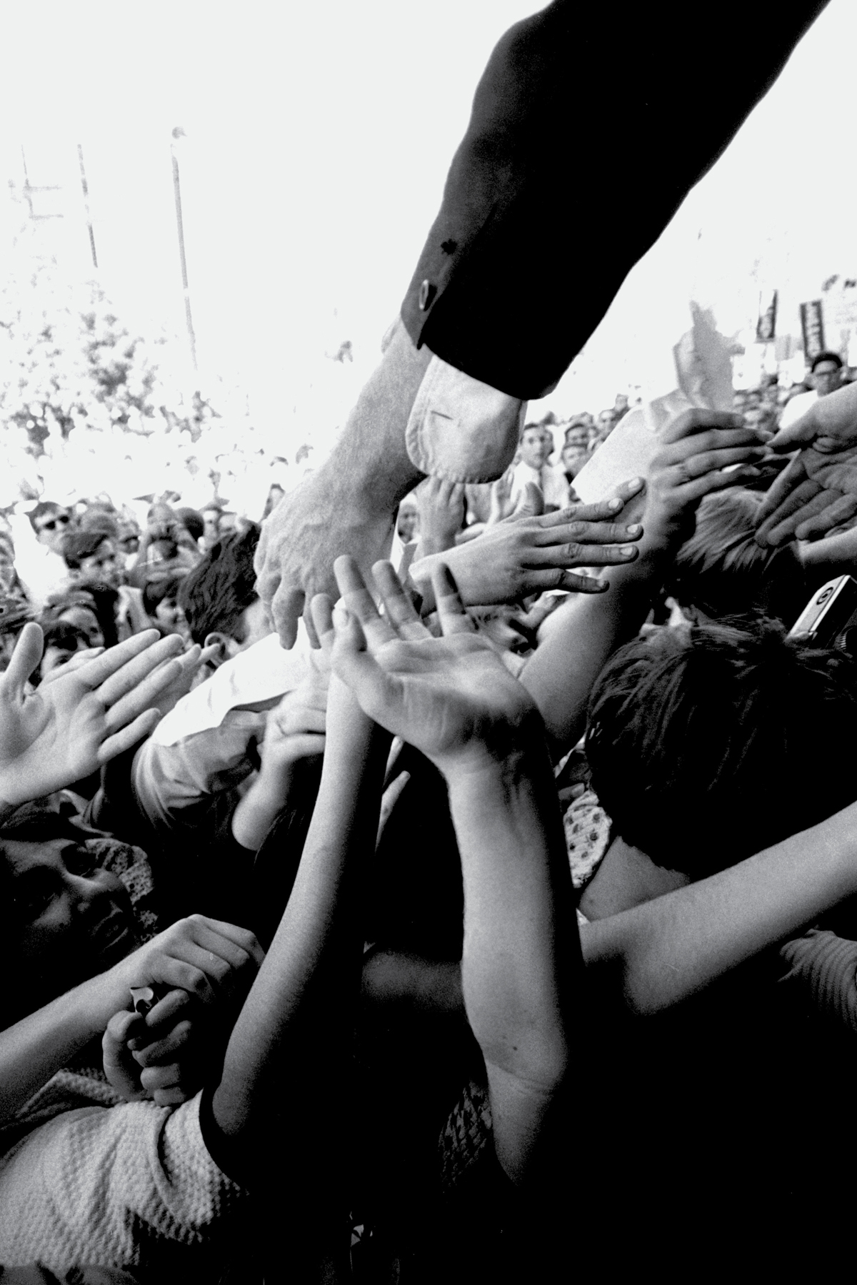 Crowd reaching out California 1968 Steve Schapiro Fahey Klein Gallery - photo 6