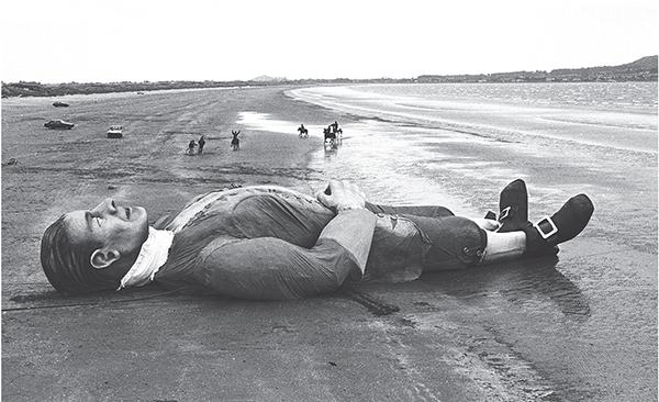 1 Gulliver on Dollymount Strand A seventy-foot fiberglass model of Gulliver - photo 1