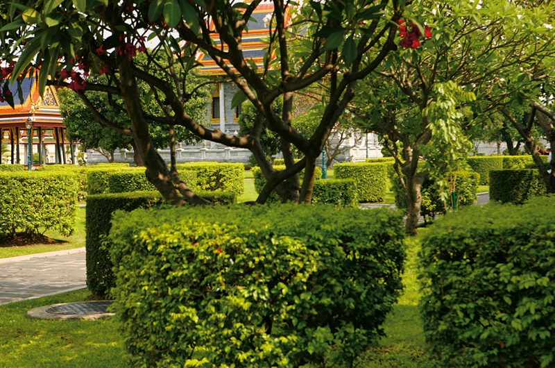 These well-kept picturesque gardens were once used for official receptions - photo 5