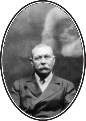 A 1922 spirit photograph with a living Sir Arthur Conan Doyle in the - photo 4