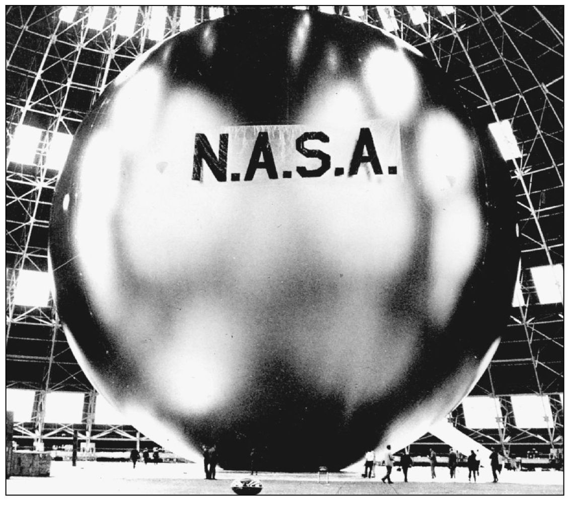 A NASA ECHO SATELLITE TEST c 1960 Grummans first involvement with NASA came - photo 14