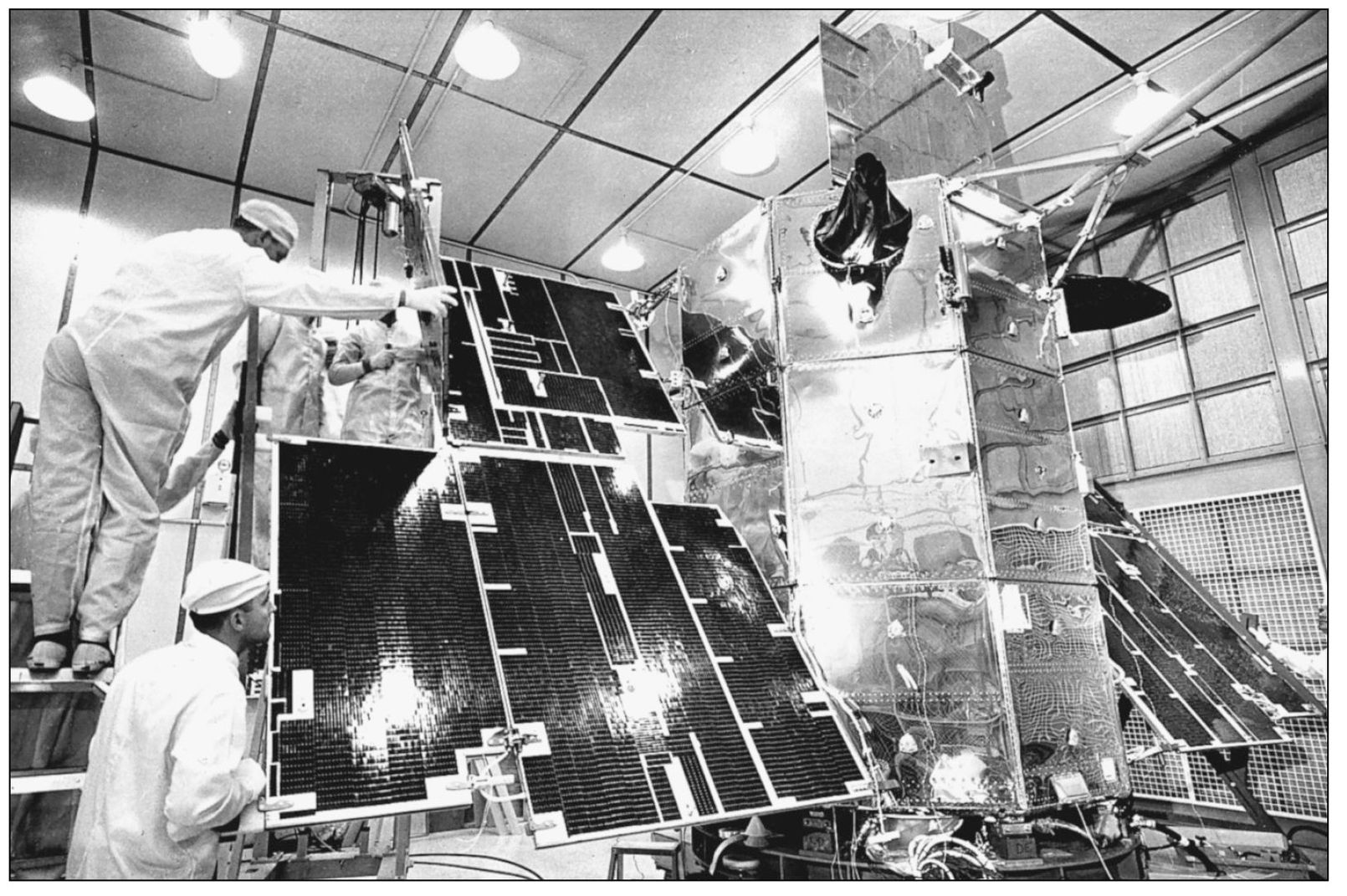 A NASA-GRUMMAN OAO SATELLITE c 1966 Grummans first spacecraft was the - photo 15