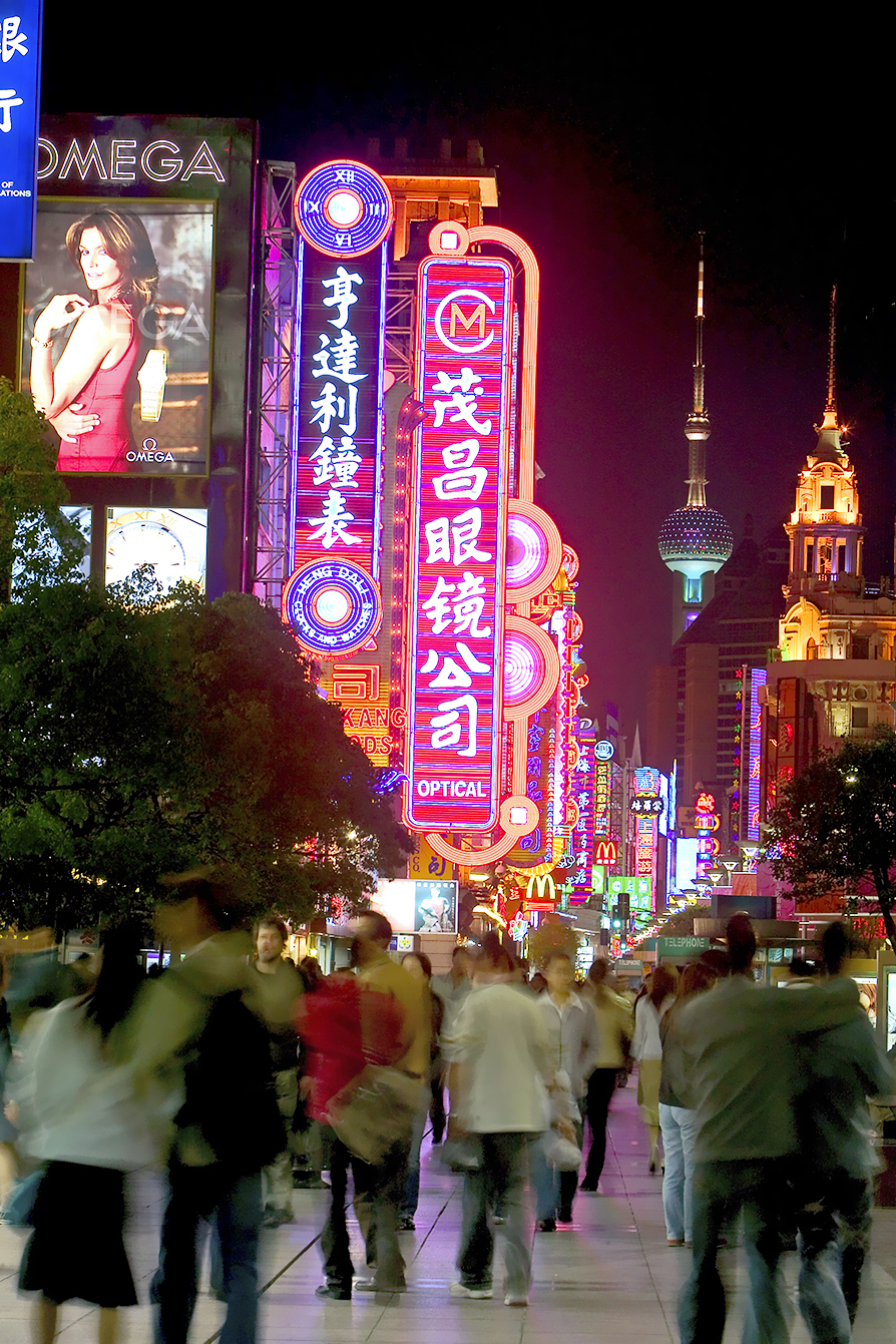 East Nanjing Road KARL JOHAENTGESLOOK-FOTOGETTY IMAGES Temples Antique - photo 14