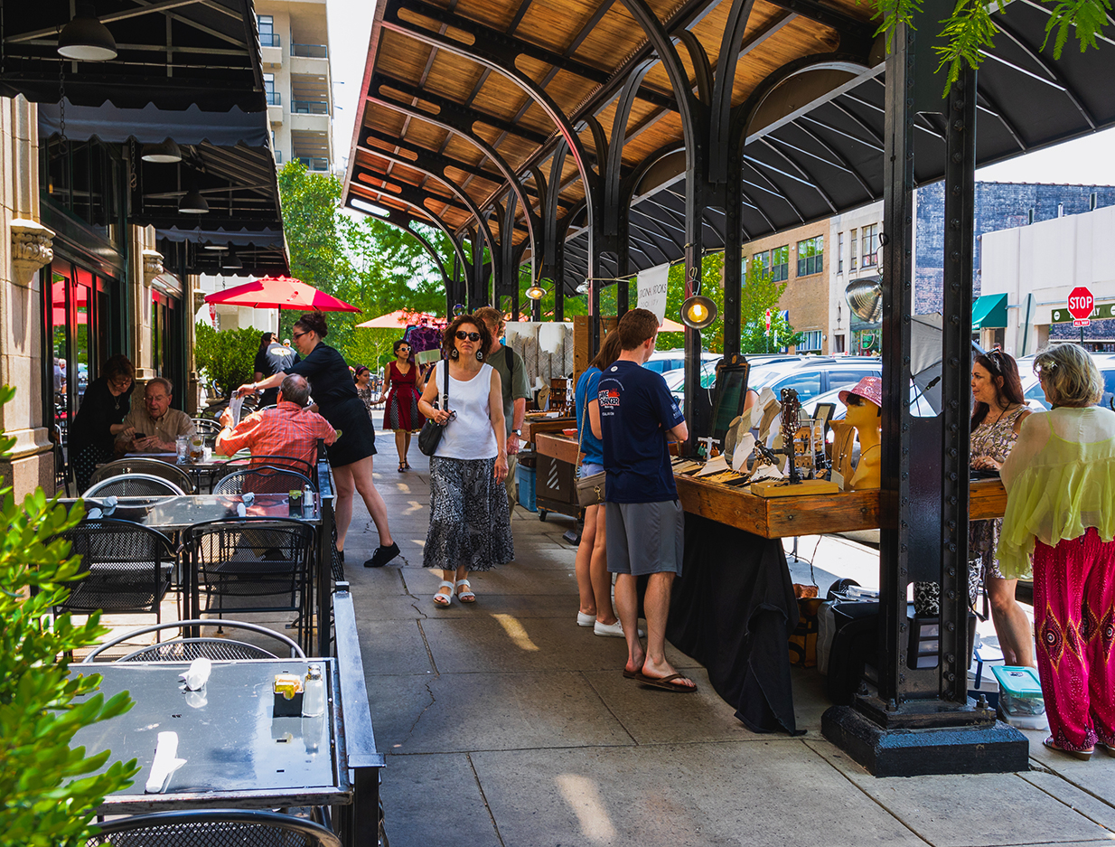 MILESBEFOREISLEEP SHUTTERSTOCK CITY GUIDE Roanoke skyline SEAN PAVONE - photo 12