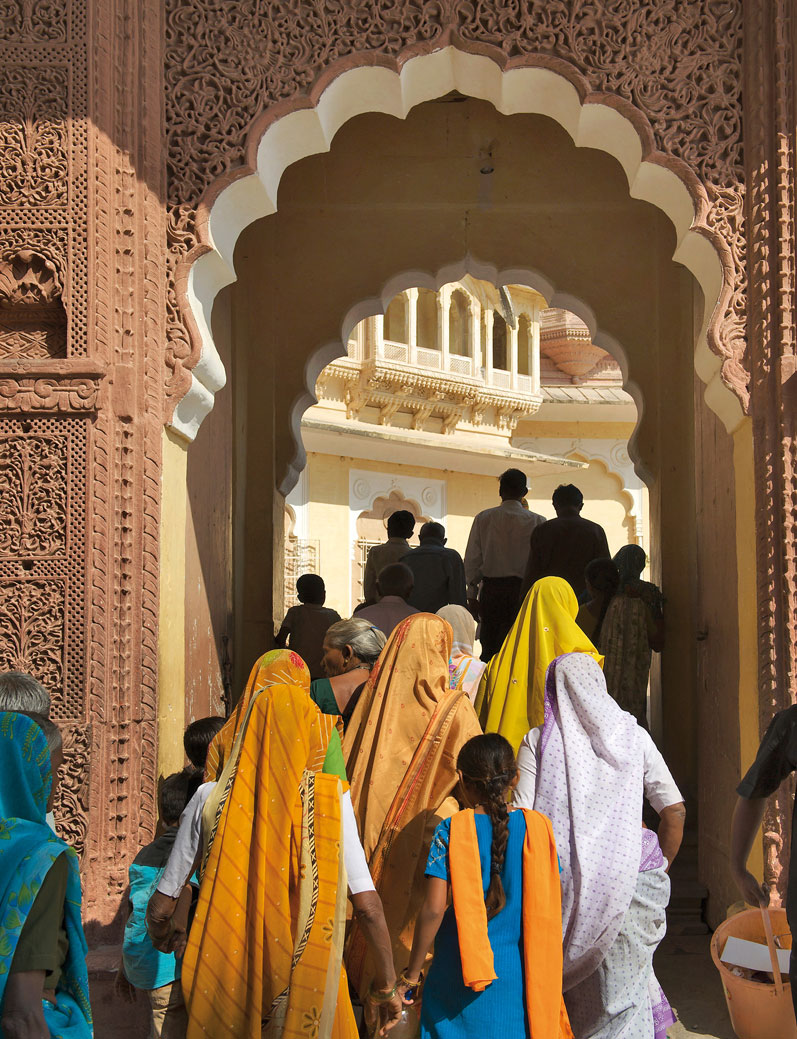 Visitors entering Mehrangarh Fort Jodphur IZZET KERIBARLONELY PLANET - photo 6