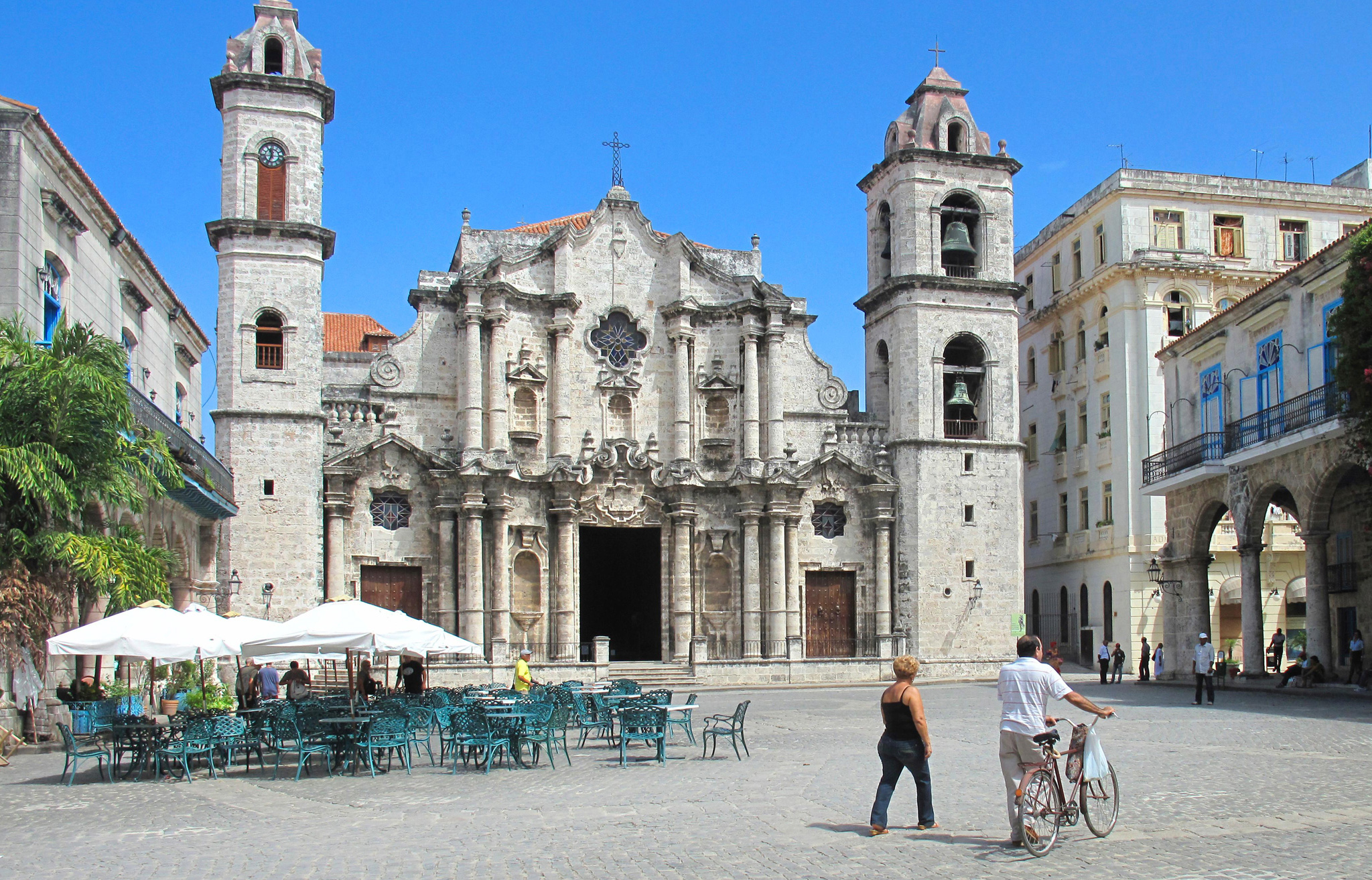 Exterior of Catedral de La Habana Calle Mercaderes Google Map This cobbled - photo 36