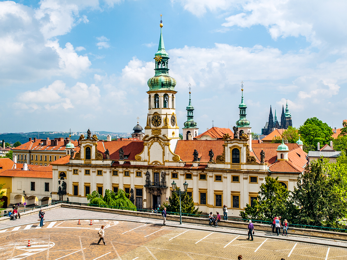 PytySHUTTERSTOCK Prague Top Sights Wenceslas Square Large commercial and - photo 13