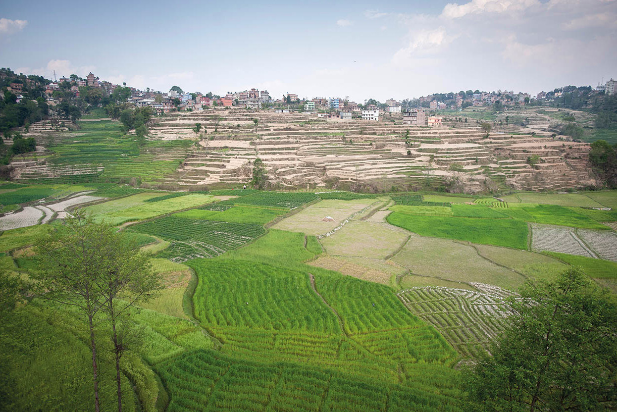 The Kathmandu Valley Ringed with high hills and studded with spectacular - photo 9