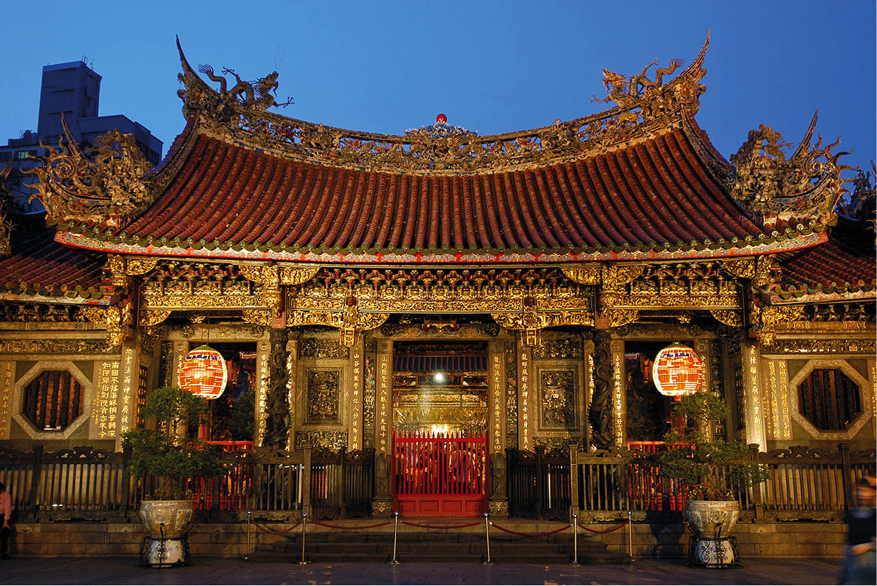 Longshan Temple While in recent times China was busily destroying its - photo 13