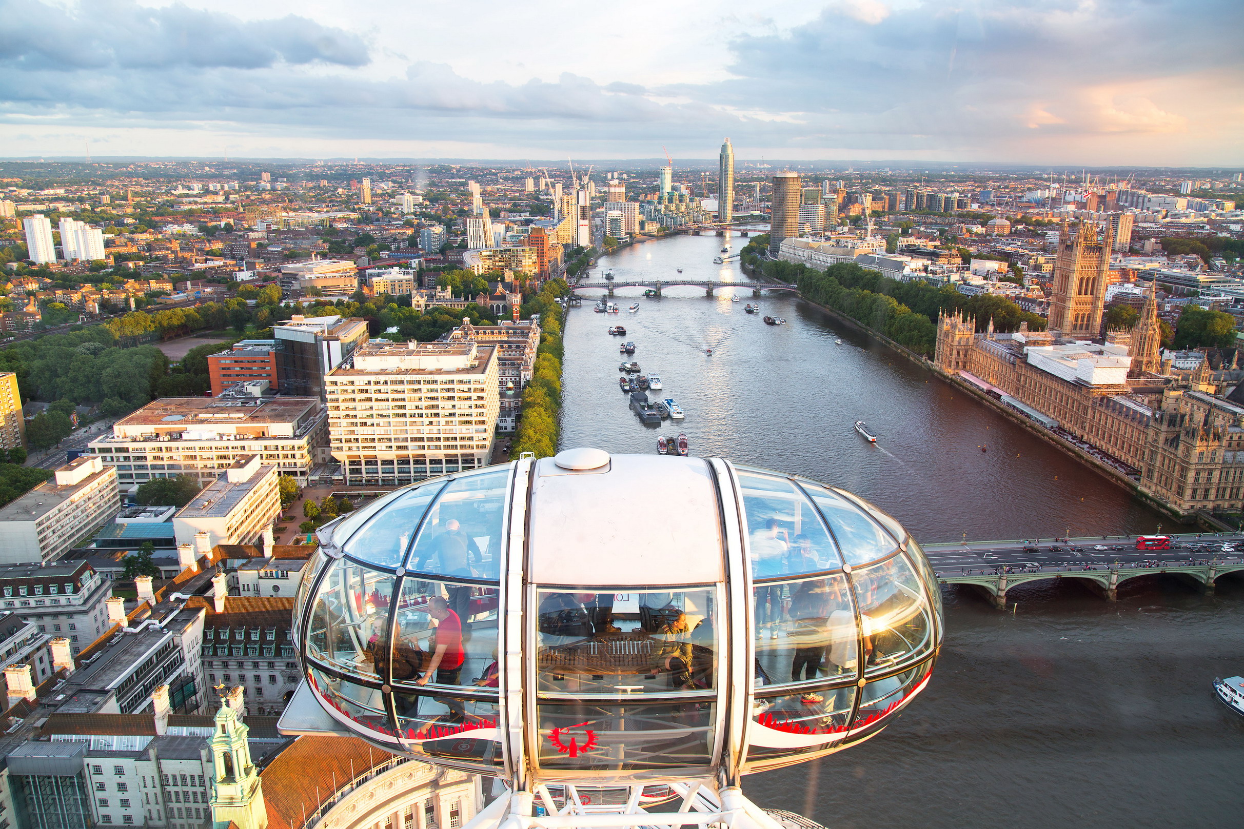 View of London and the PPTARASHUTTERSTOCK This city is deeply - photo 3