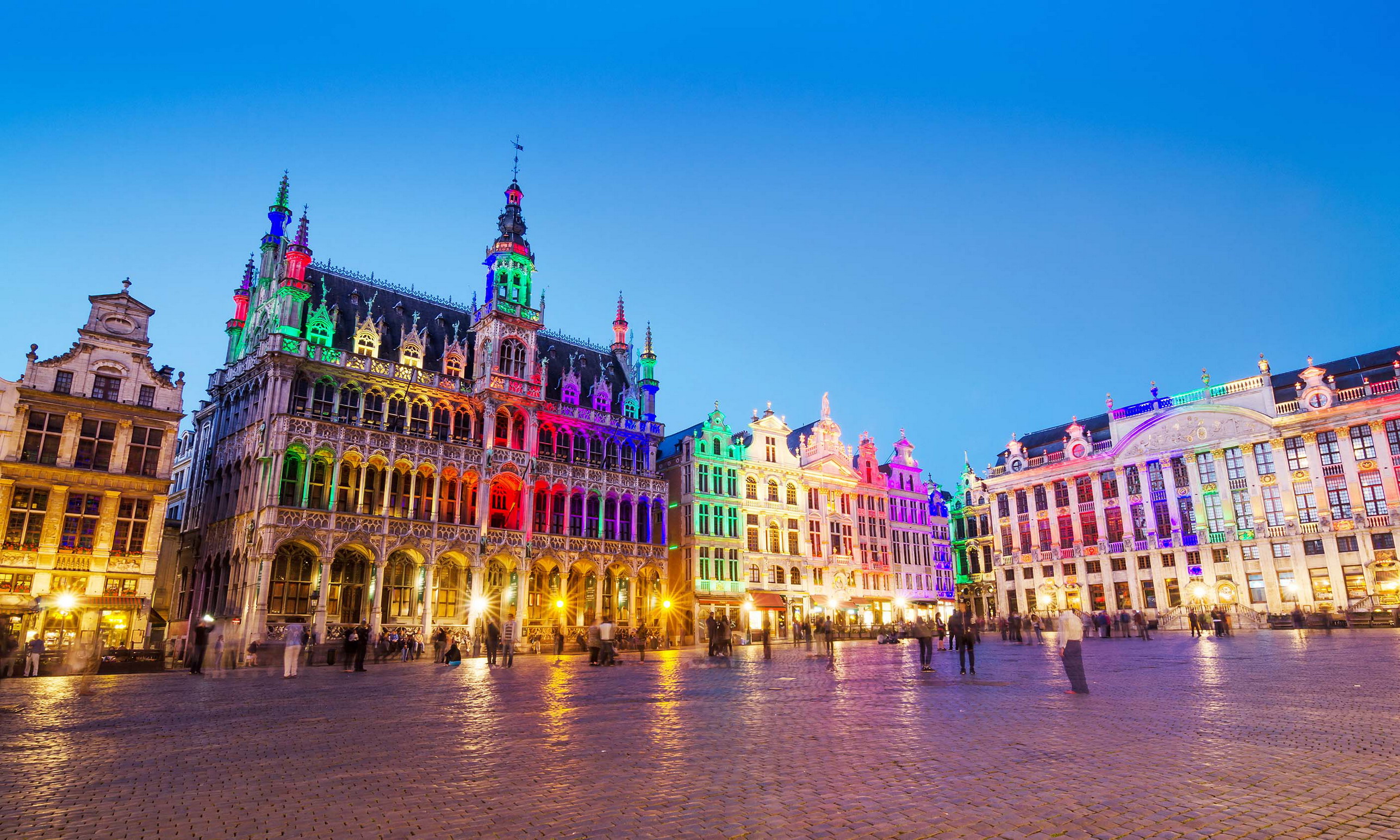 Grand Place Brussels Sira Anamwong Shutterstock Unexpected Riches - photo 8