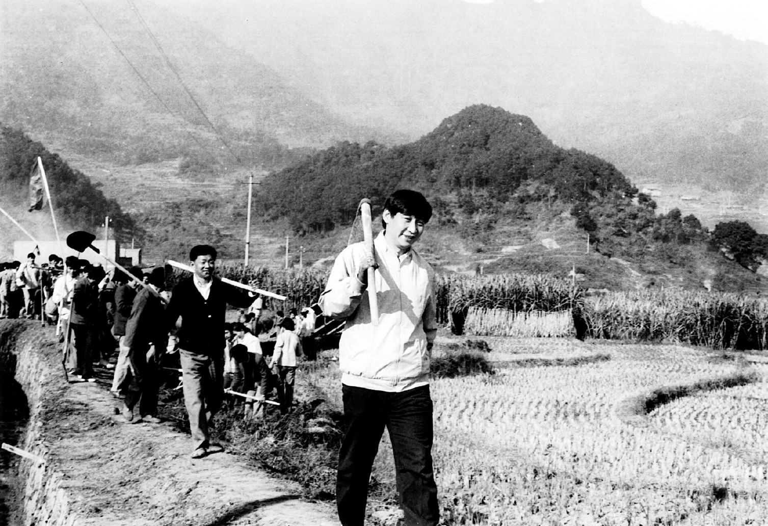 Working together with locals during an inspection tour in 1989 when he was - photo 9