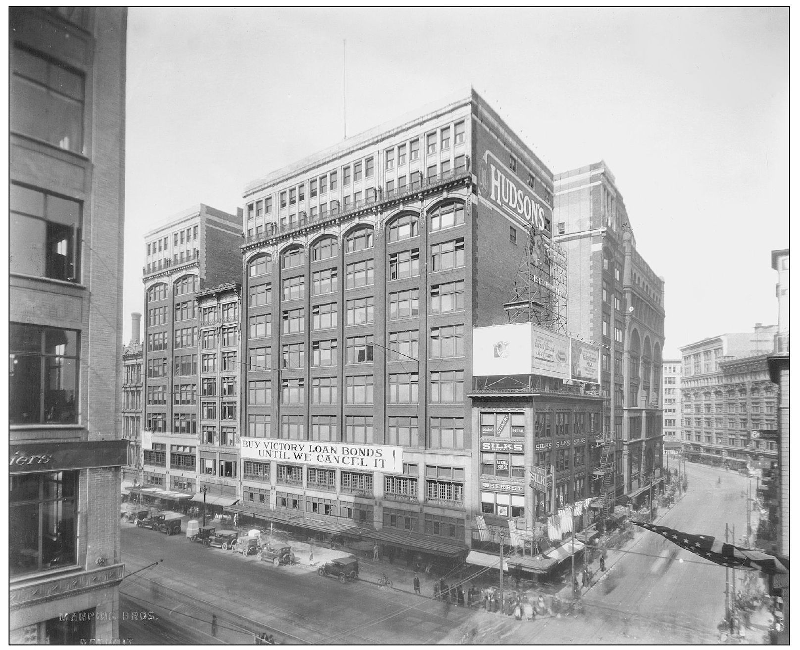 THE BIG STORE EMERGES ON WOODWARD AVENUE 1919 In this view of the Gratiot - photo 3