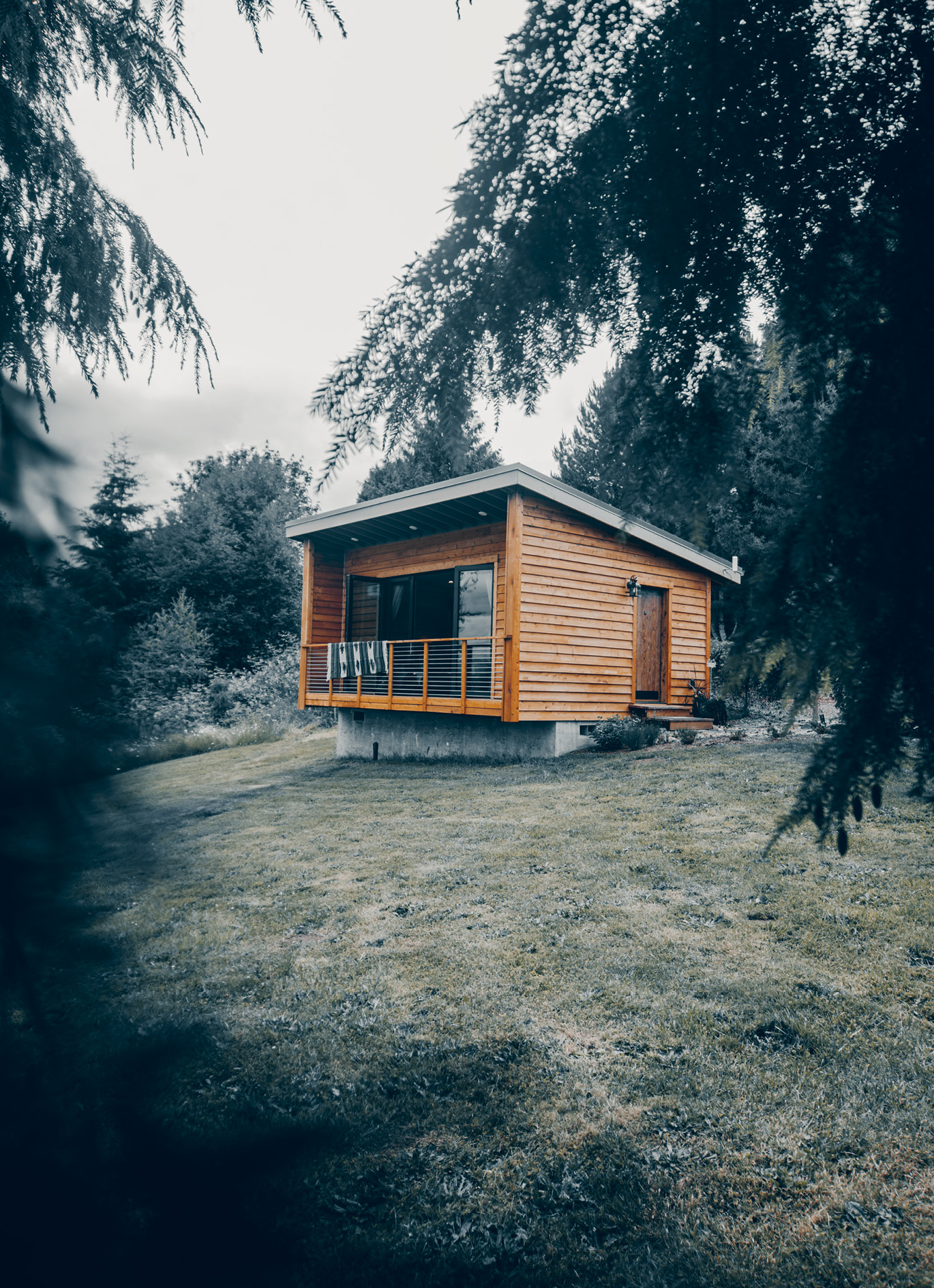 ROTATING HAND-CRANKED MOUNTAIN TREE HOUSE Up in the pines dwells an - photo 20