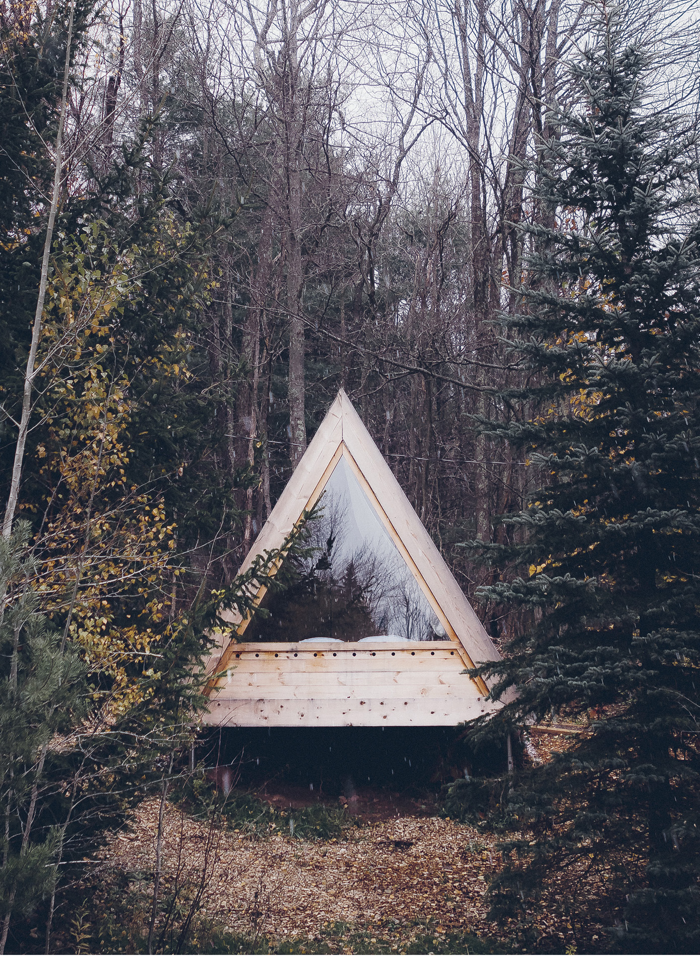 ROTATING HAND-CRANKED MOUNTAIN TREE HOUSE Up in the pines dwells an - photo 21