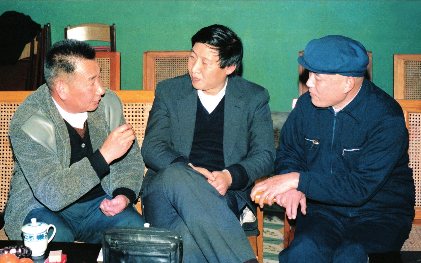 Visiting retired officials and listening to their suggestions in January 1989 - photo 8