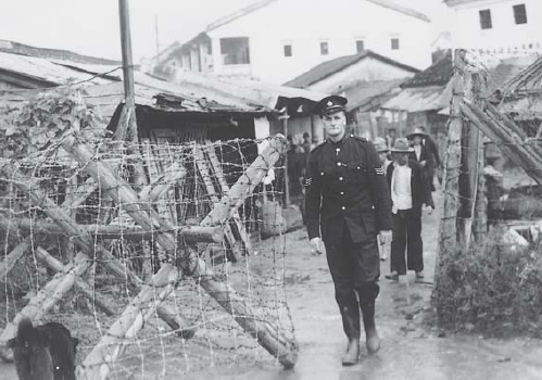 A British police officer in prewar Hong Kong At the out break of war there - photo 5