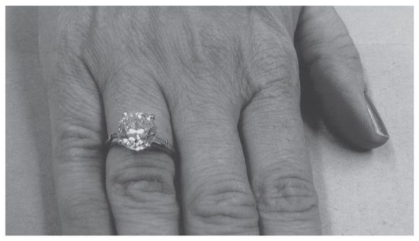 The 33 carat diamond ring Brian gave Jeannie on their twenty-fifth wedding - photo 6